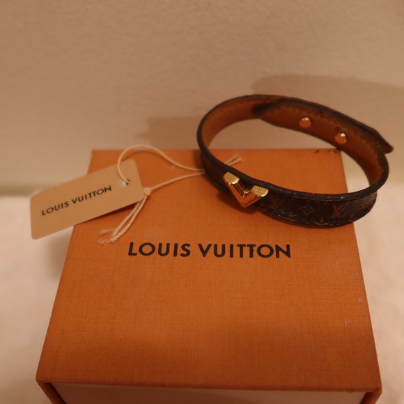 Louis Vuitton Essential V monogram bracelet - Picture 4 of 4